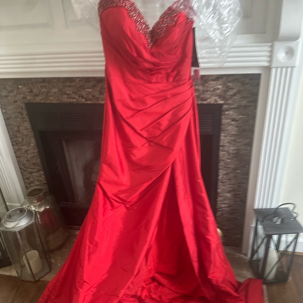 Stunning Scarlet Strapless Prom Gown